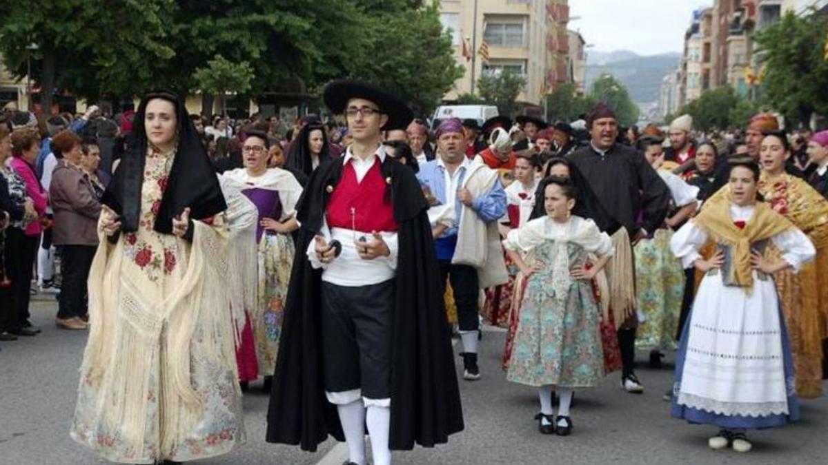 Imagen del día de La Faldeta antes de que la pandemia irrumpiera e impidiese la celebración durante dos años.  | EL PERIÓDICO