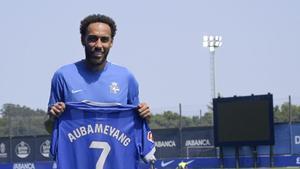 El delantero gabonés Pierre-Emerick Aubameyang durante su presentación como nuevo jugador del RC Deportivo.