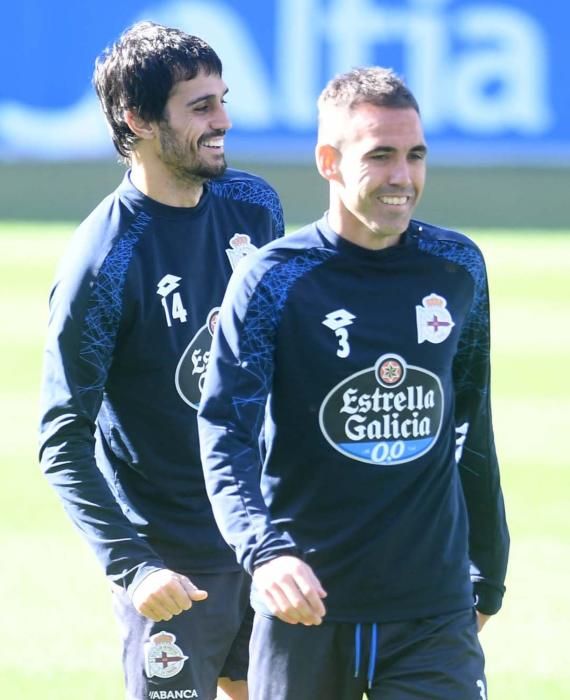 Sesión de entrenamiento en Riazor antes de disputar el trascendental encuentro ante el Granada.