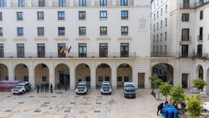 Despliegue de la Guardia Civil en la Audiencia de Alicante en una foto de archivo.