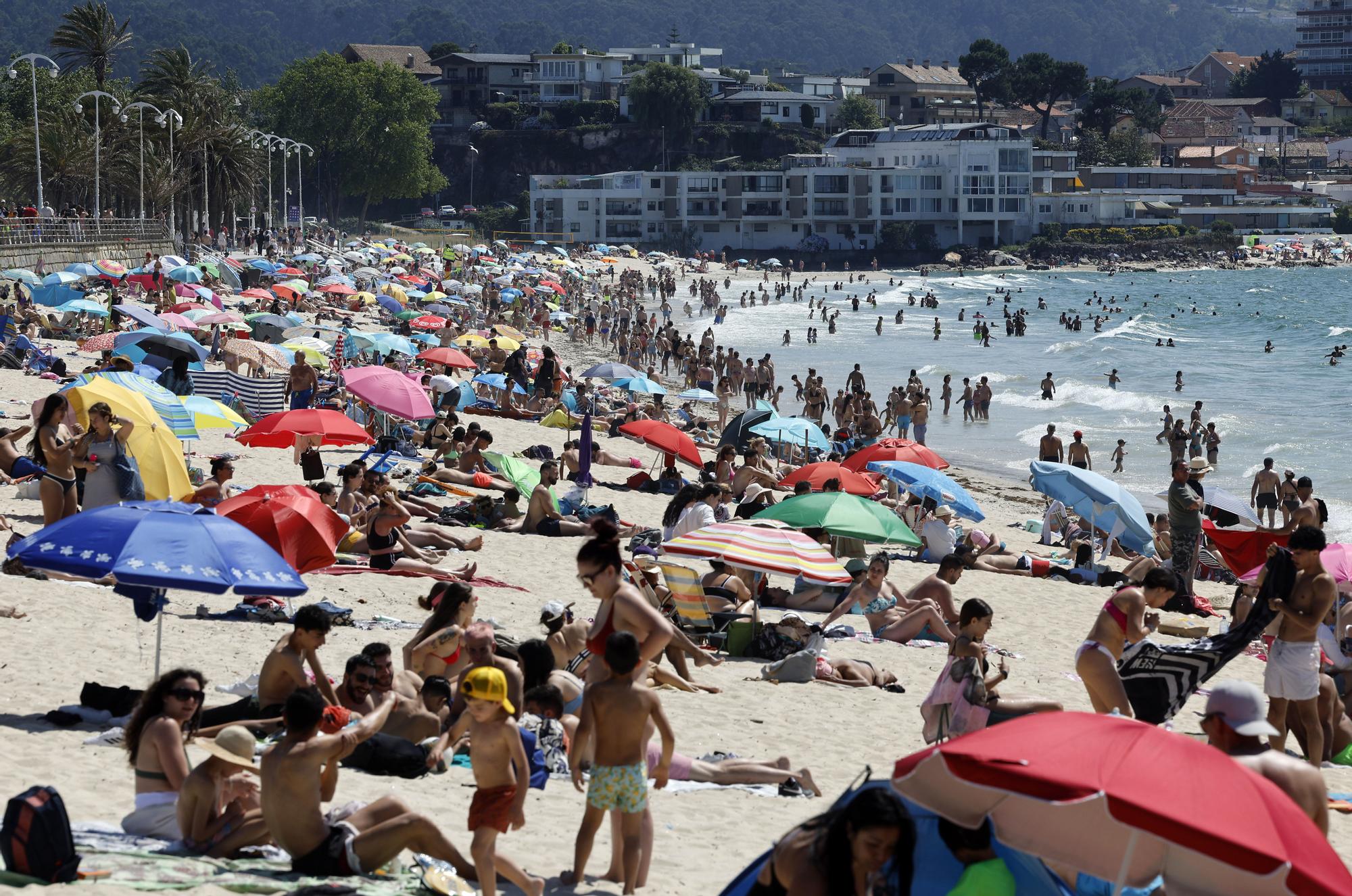 Vigo (Playa de Samil). Día de sol y calor.