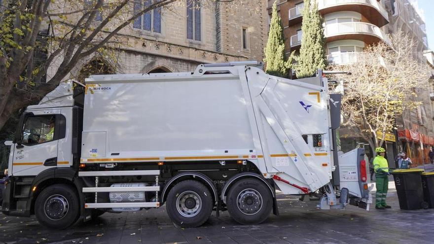Crema l'interior d'un camió d'escombraries mentre feia recollida per Manresa