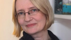 La escritora británica Janice Hallet.