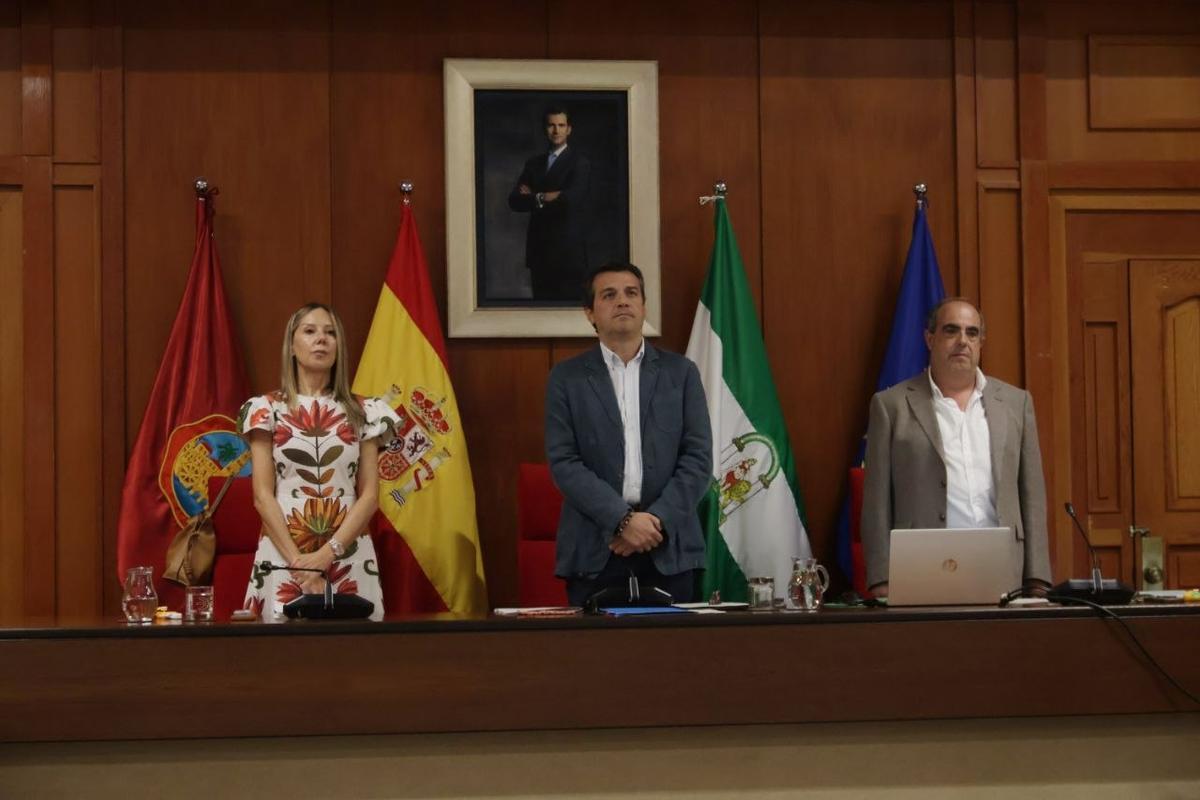 Minuto de silencio por las cuatro mujeres asesinadas por sus parejas o exparejas en las últimas semanas.
