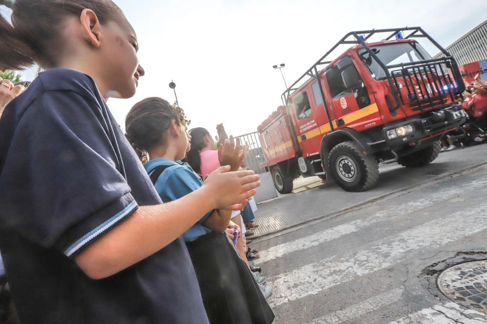 Orihuela despide a la UME entre vítores y aplausos