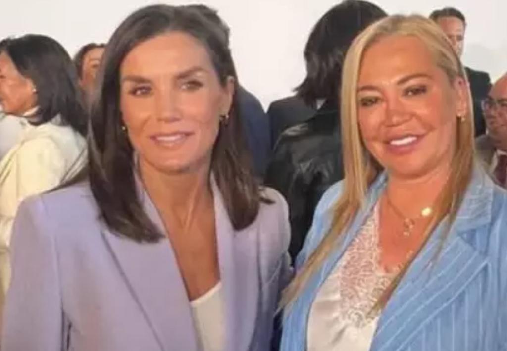 BELÉN ESTEBAN Y LA REINA LETIZIA | Se hacen una foto juntas en los premios Santander