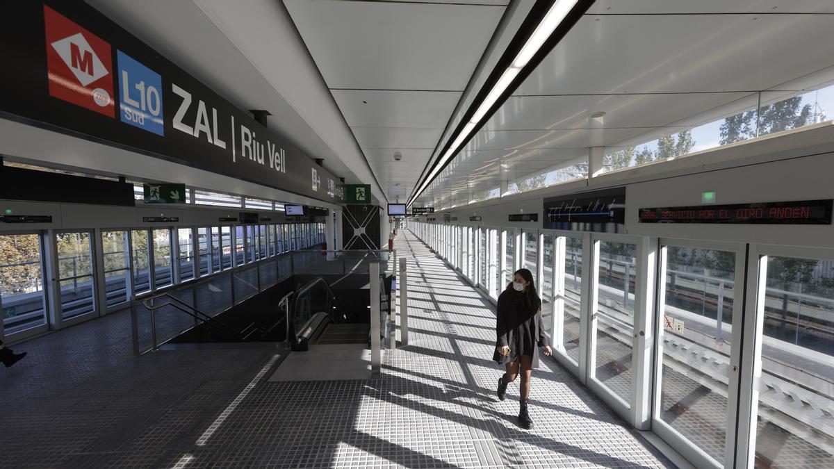 La L10 Sud estrena tres nuevas estaciones de metro en la Zona Franca