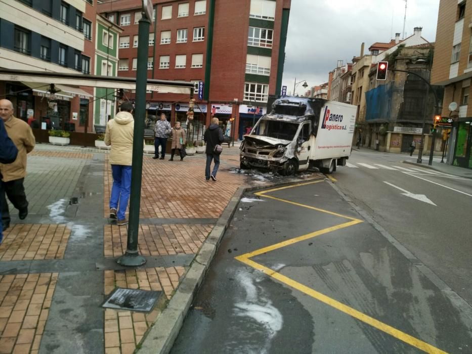 Incendio de un camión en El Natahoyo