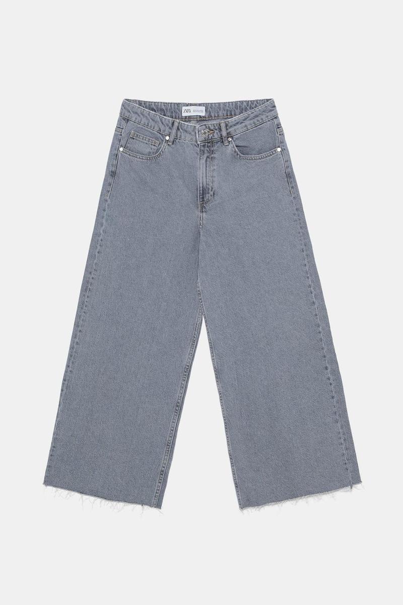 Jeans culotte en color gris de Zara. (Precio: 19, 95 euros)