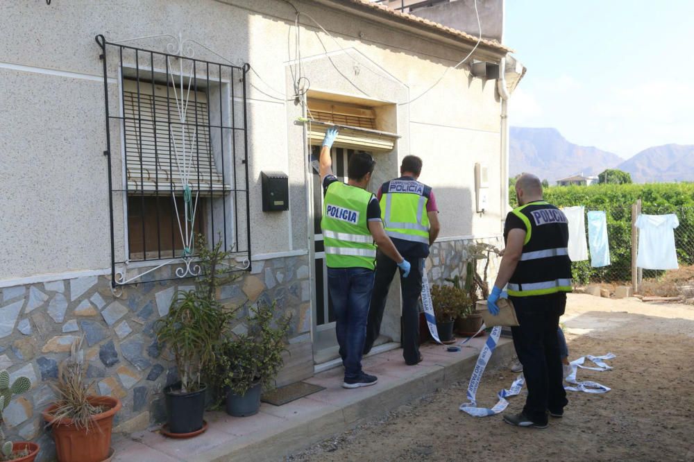 Un hombre ha sido detenido por estrangular supuestamente a su pareja en una zona rural de la pedanía oriolana de Desamparados