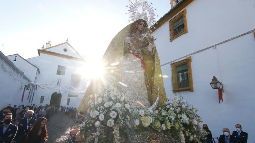 La Paz celebra su rosario en la plaza de Capuchinos
