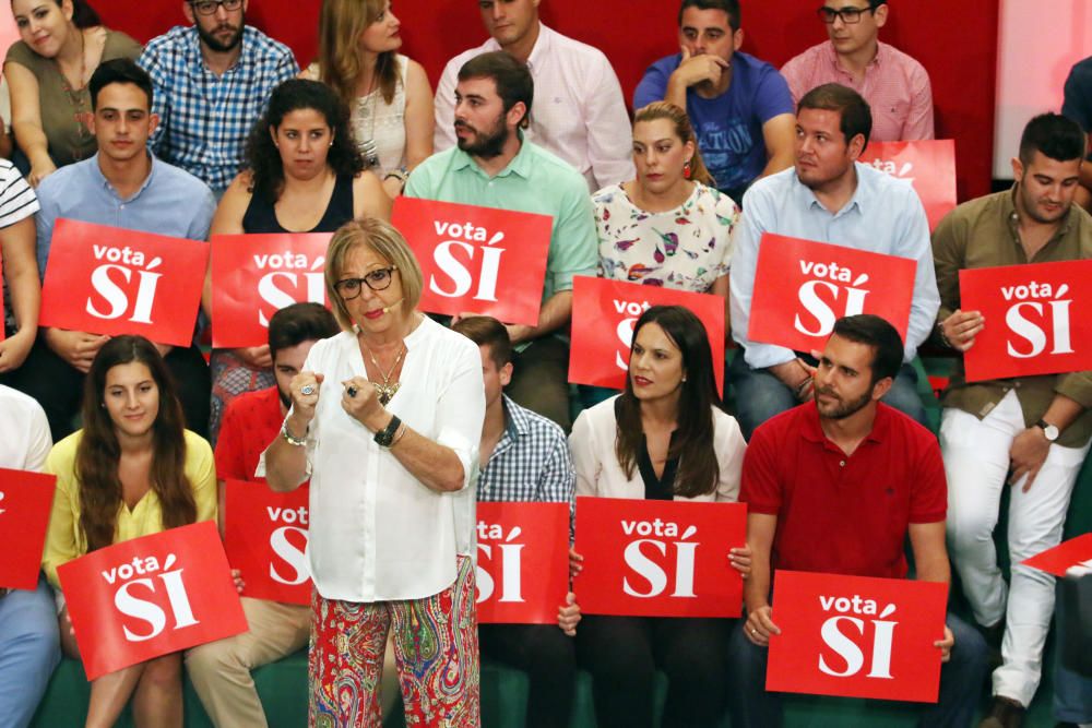 Pedro Sánchez concluye su jornada de campaña en Málaga con un mitin en la Facultad de Derecho de la universidad malagueña.