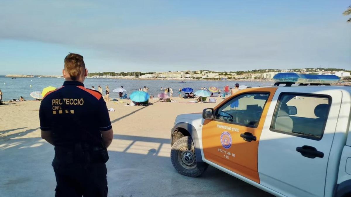 L’Ajuntament de l’Escala es coordina amb la Policia Local i Protecció Civil per oferir vigilància a les platges.