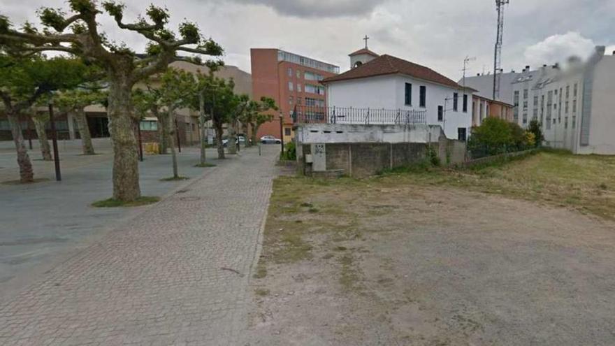 Espacio vacante en el entorno del Campo da Feira que prevé urbanizar el Concello de Carral