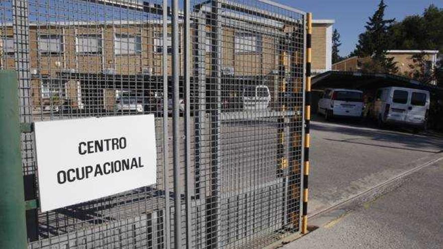 Fachada del centro situado en el Complejo de Espinardo.