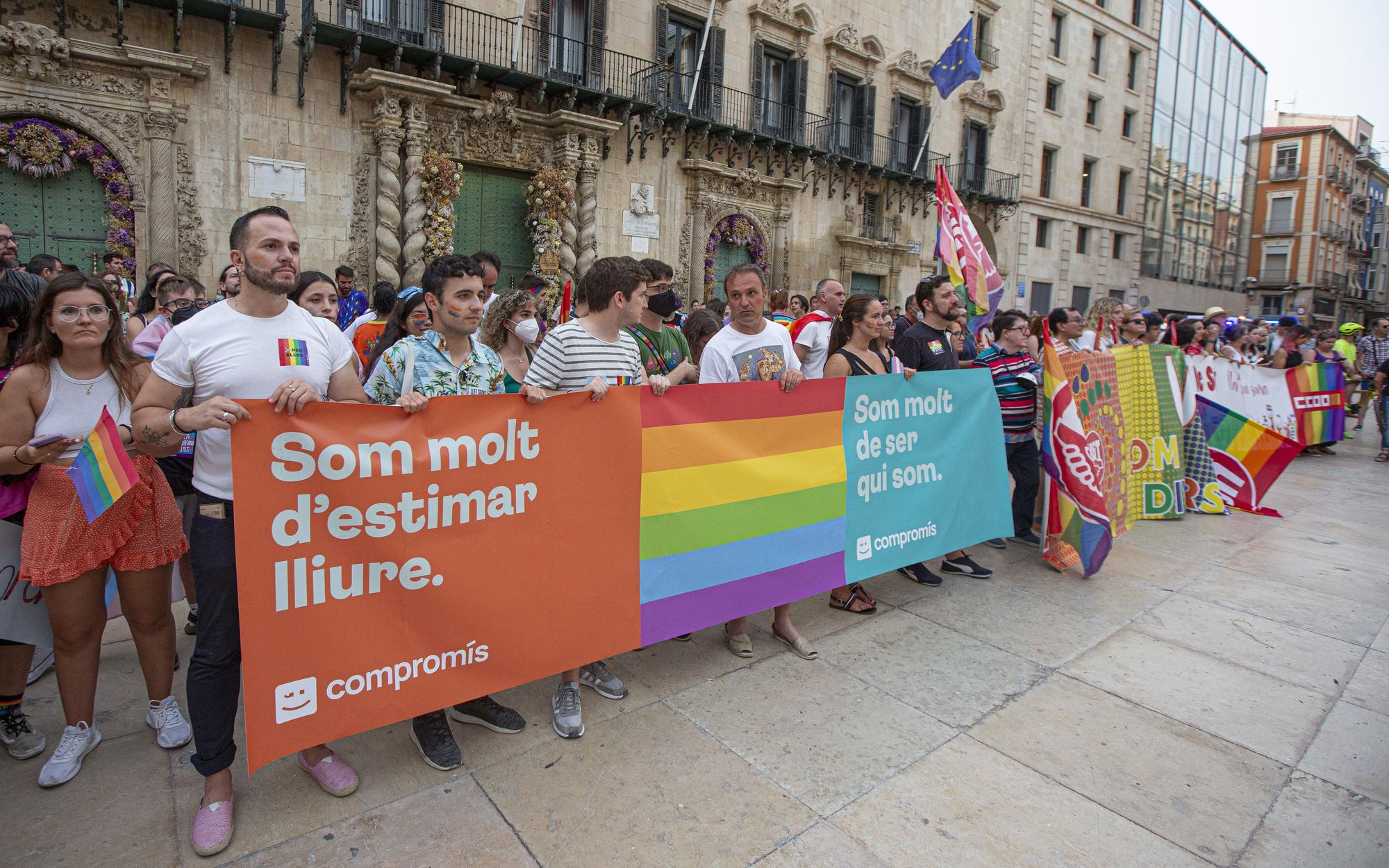 Alicante celebra la primera manifestación del Orgullo 2022