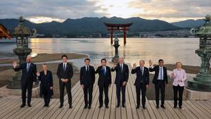 Charles Michel, Giorgia Meloni, Justin Trudeau, Emmanuel Macron, Fumio Kishida, Joe Biden, Olaf Scholz, Rishi Sunak y Ursula von der Leyen, este viernes en Hatsukaichi, Hiroshima.