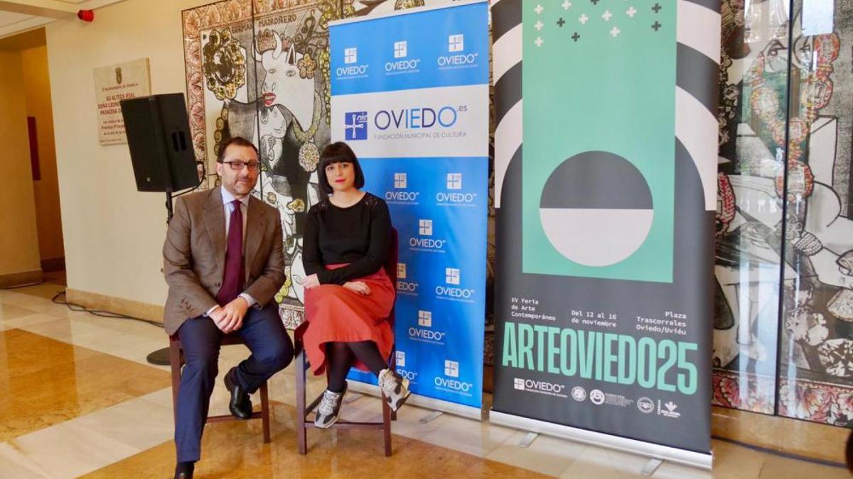 David Álvarez y Natalia Alonso, ayer, durante la presentación de ArteOviedo.