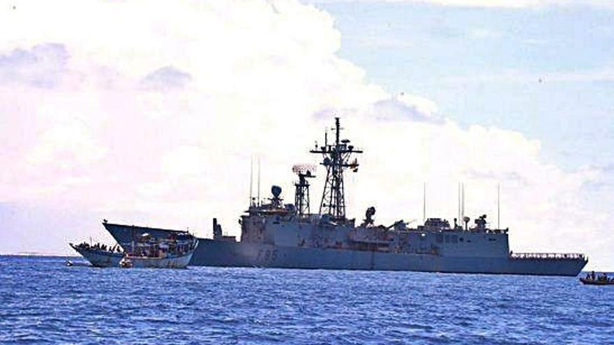 Un atunero vasco con marineros gallegos repele un ataque pirata en Somalia