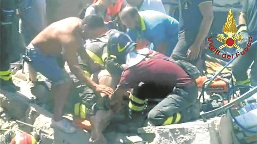 Rescate milagroso de 3 niños tras un terremoto en Italia