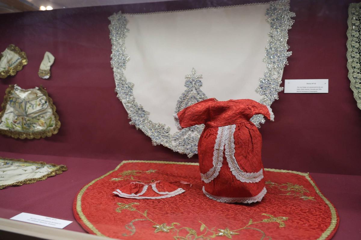Galería | Así es la exposición de mantos de la Virgen de la Montaña Primigenia de Cáceres Galería | Así es la exposición de mantos de la Virgen de la Montaña Primigenia de Cáceres
