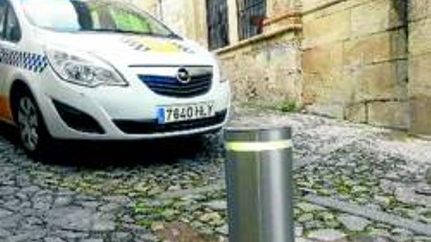 Los accesos a la plaza contarán con 6 pilonas