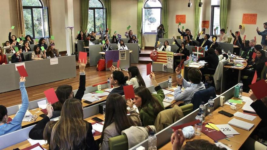 Cánovas Fundación reúne a 60 alumnos de ESO y Bachillerato en su Simulación Parlamentaria