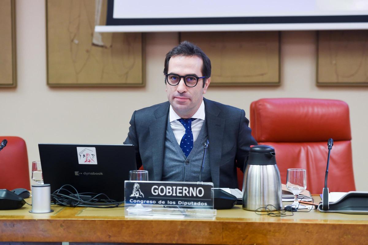 El ministro de Economía, Comercio y Empresa, Carlos Cuerpo, comparece ante la Comisión de Economía, Comercio y Transformación Digital, a 26 de noviembre de 2025, en Madrid (España). Cuerpo comparece ante la Comisión de Economía, Comercio y Transformación.