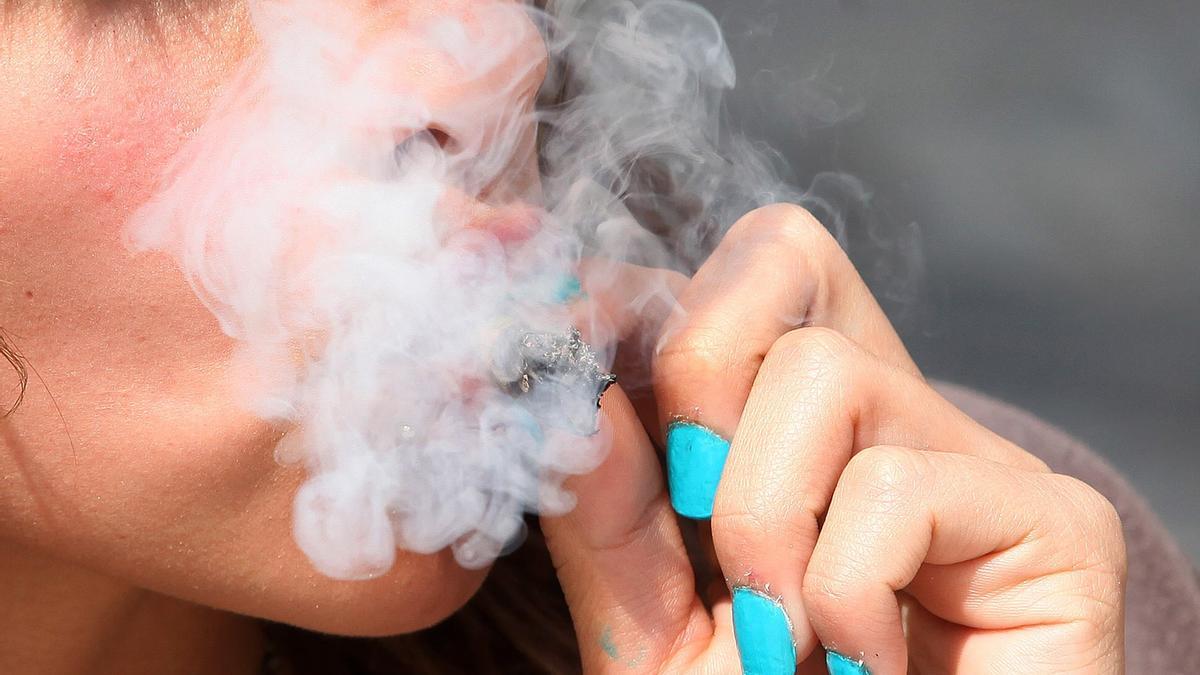 La mitad de los jóvenes en Secundaria consume cannabis y al 3% le ...