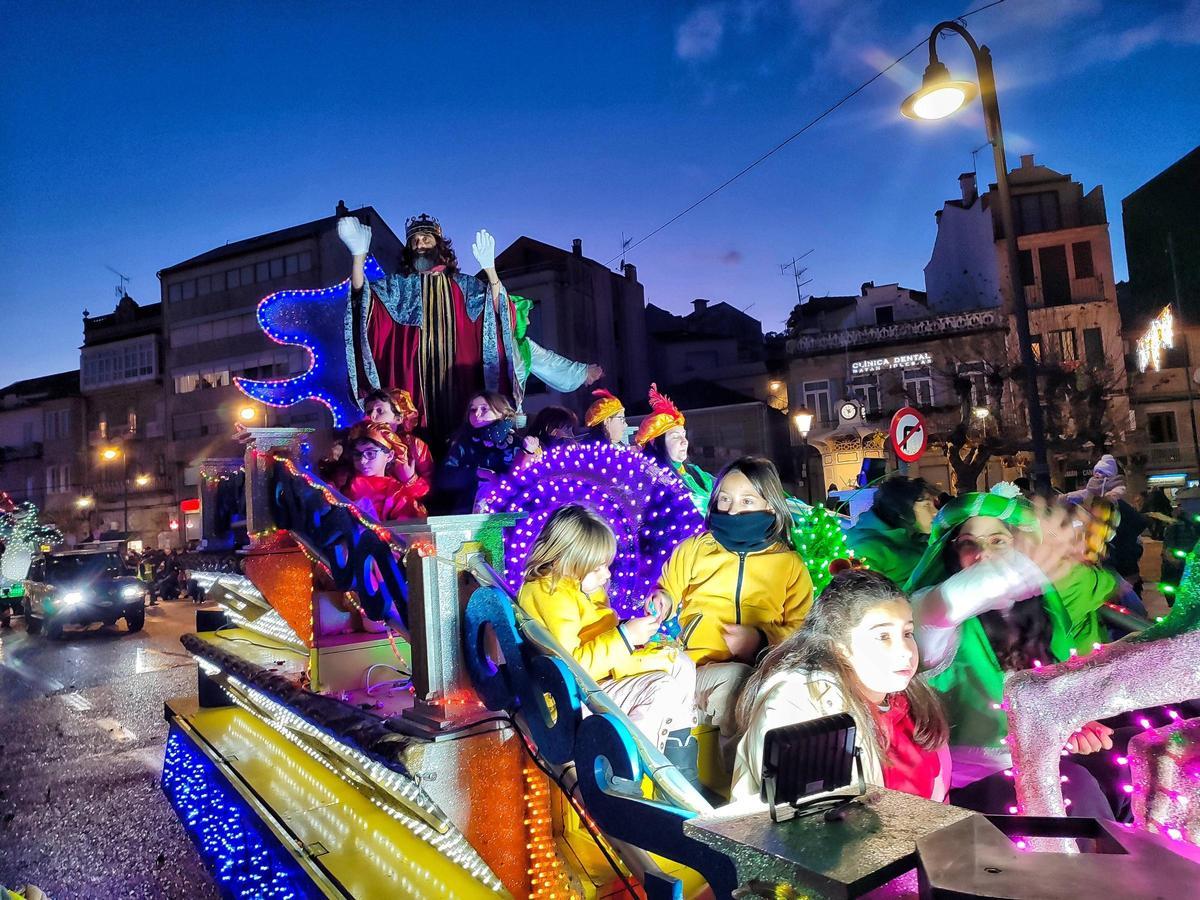 Las fotos de Sus Majestades los Reyes Magos recorriendo Cangas