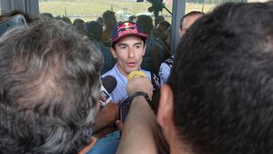 Marc Márquez, ateniendo, hoy, en Mugello, a una nube de periodistas.