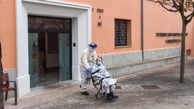Traslado de un residente de la residencia geriátrica de Tremp a un hospital