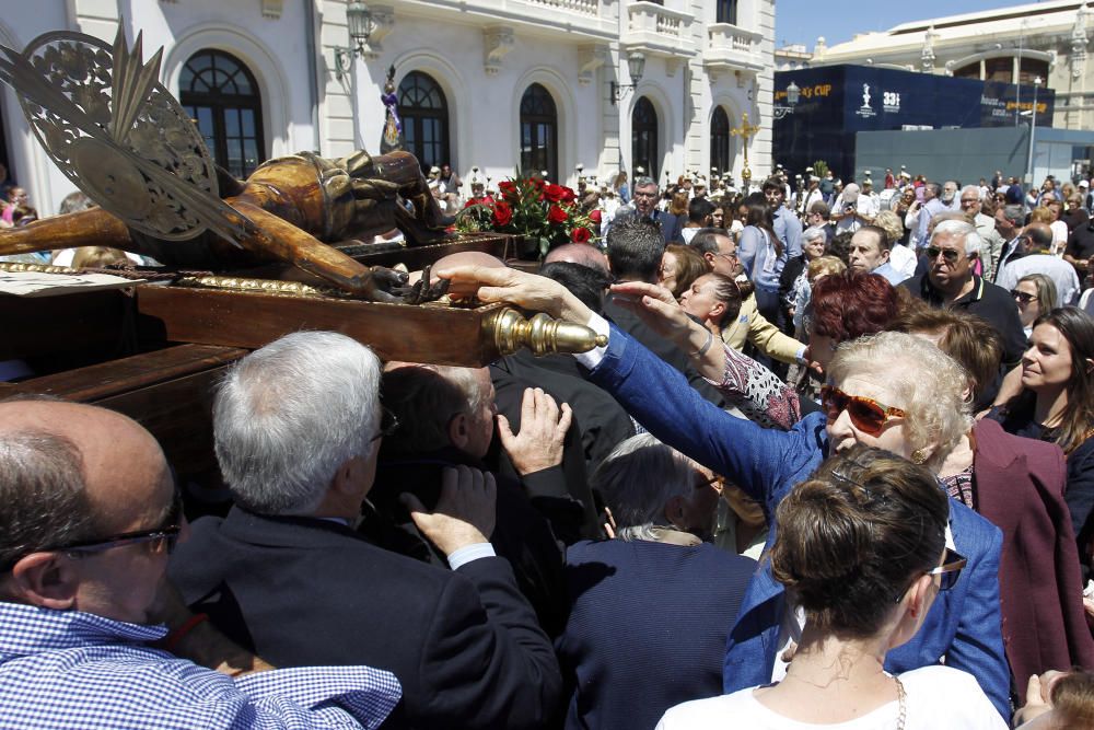 El Cristo del Grao recorre las calles de Poblats Marítims