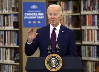 Biden asegura que el cambio climático es la verdadera amenaza existente a pesar del "loco hijo de puta" de Putin