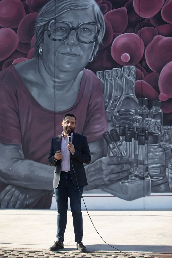 Se ha presentado el mural de la científica Saguntina Emilia Matallana en el IES nº5 del Port de Sagunt