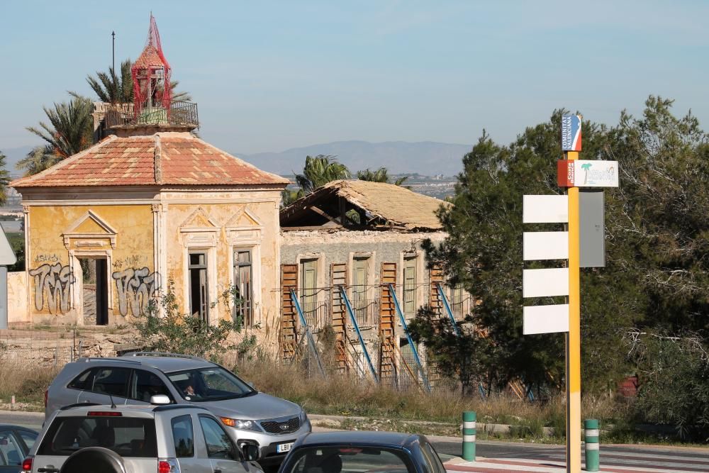 Casa y Torre de Los Balcones con imágenes captadas entre 2008 y 2017 y en el que se observa el deterioro del inmueble