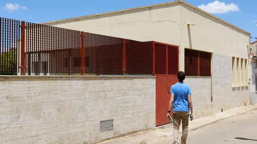 El colegio de San Agustín del Pozo, que cerró hace un año por falta de alumnos.