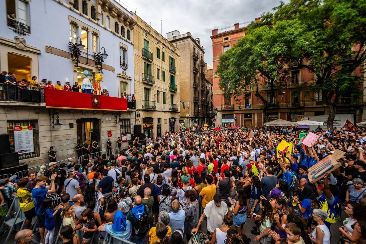 Las colles de Gràcia no han llegado a un acuerdo antes del pregón de la Fiesta Mayor, con lo que los actos de cultura popular quedarían desconvocados en los próximos días.