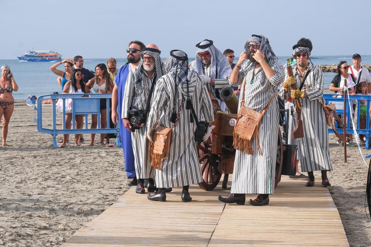 Las mejores imágenes del Desembarco de las fiestas de Moros y Cristianos de Santa Pola