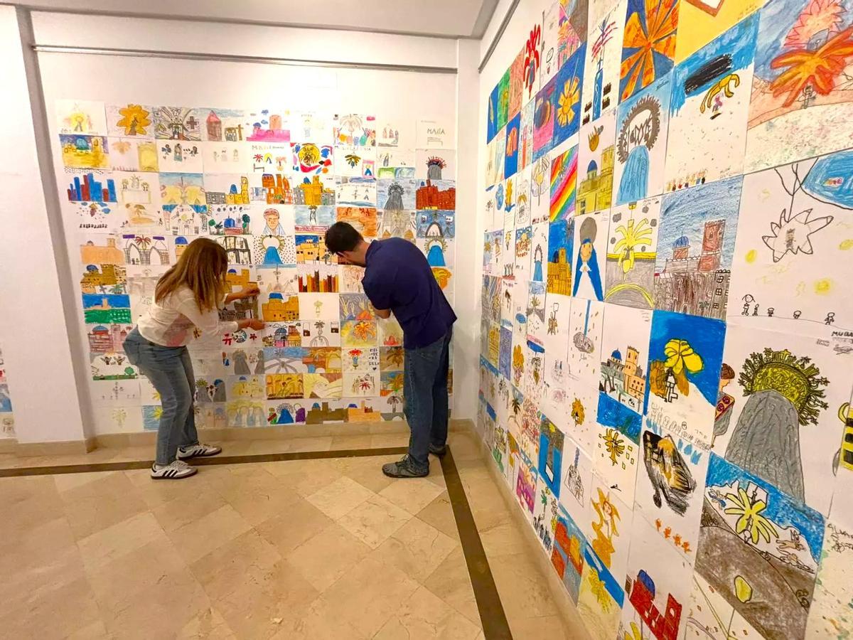La casa de la Festa acogió una exposición con cerca de 1.000 dibujos escolares.