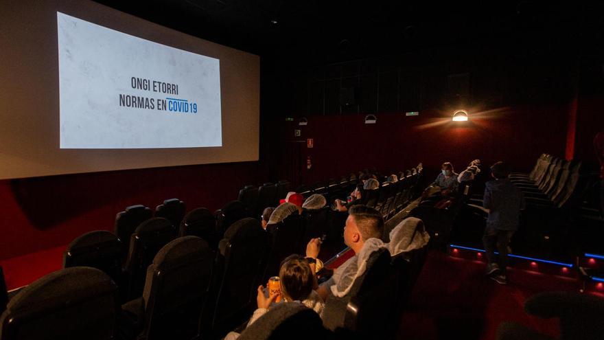 Espectadores en una sala de cine.