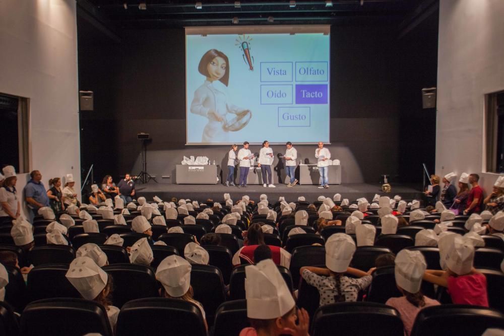 Los niños aprenden a probar lo que no les entra por la vista y que una alimentación equilibrada es la clave contra la obesidad infantil