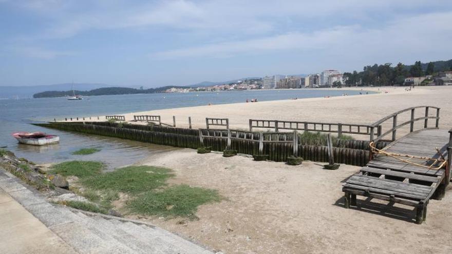 Troquiña renovará la pasarela de madera sobre el río Tripeira en la playa de A Concha