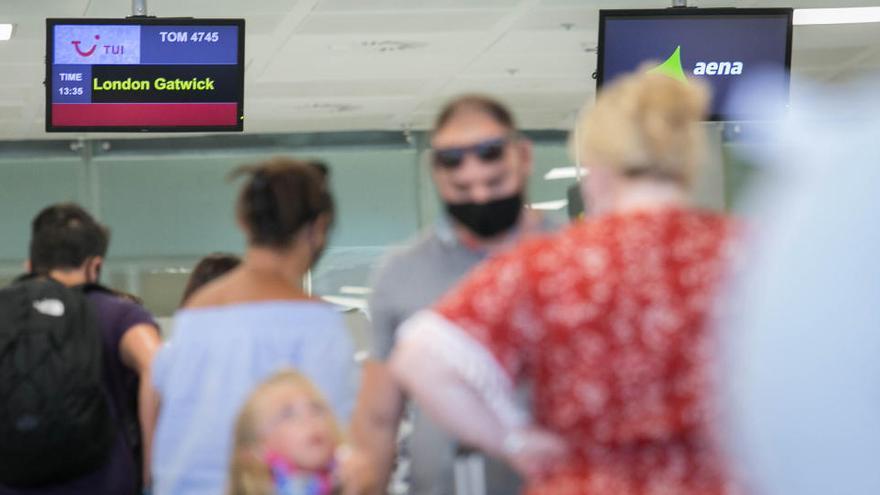 Aeropuerto Tenerife Sur, este domingo.