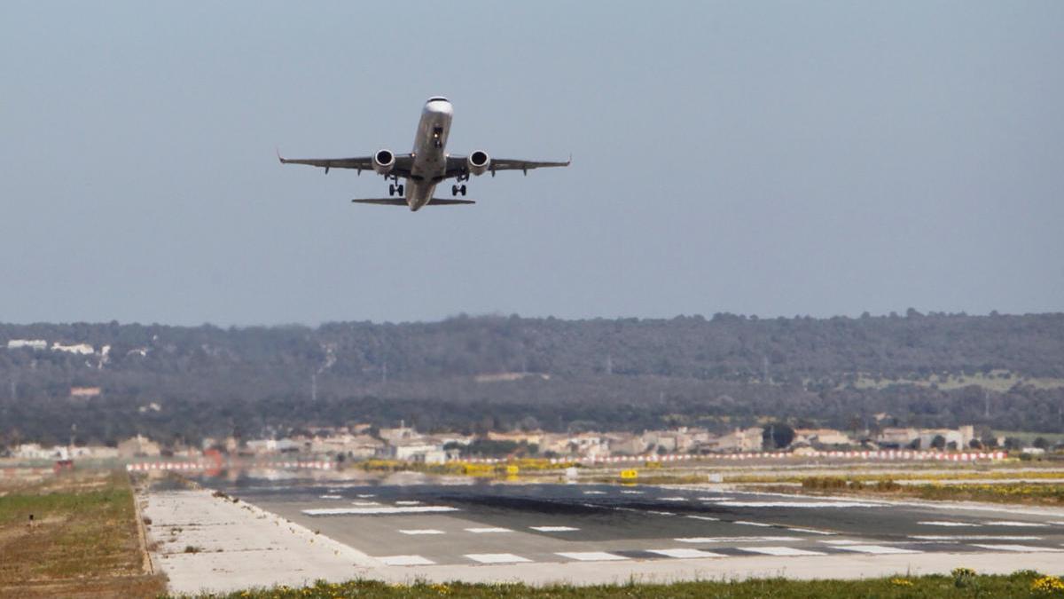 Los aeropuertos de Baleares operan este fin de semana 1.886 vuelos