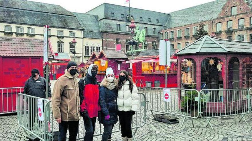 Coloma Lladó und Miquel Reus zusammen mit ihren Kindern Lluc und Maria Antònia in Düsseldorf.