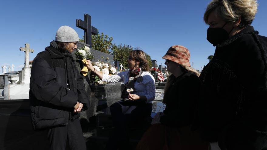 Así se ha celebrado el día de los Difuntos en los cementerios asturianos