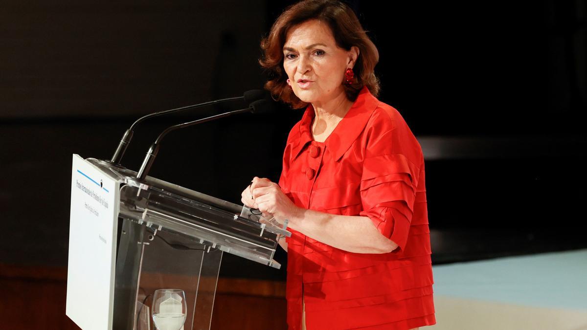 La vicepresidenta primera del Gobierno, Carmen Calvo, asiste a la entrega de los XXXVIII Premios Internacionales de Periodismo Rey de España, este 9 de junio de 2021 en Madrid.