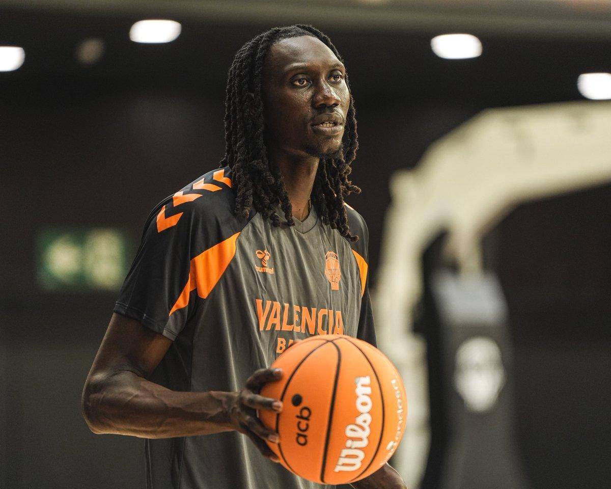 Mo Gueye en el Roig Arena