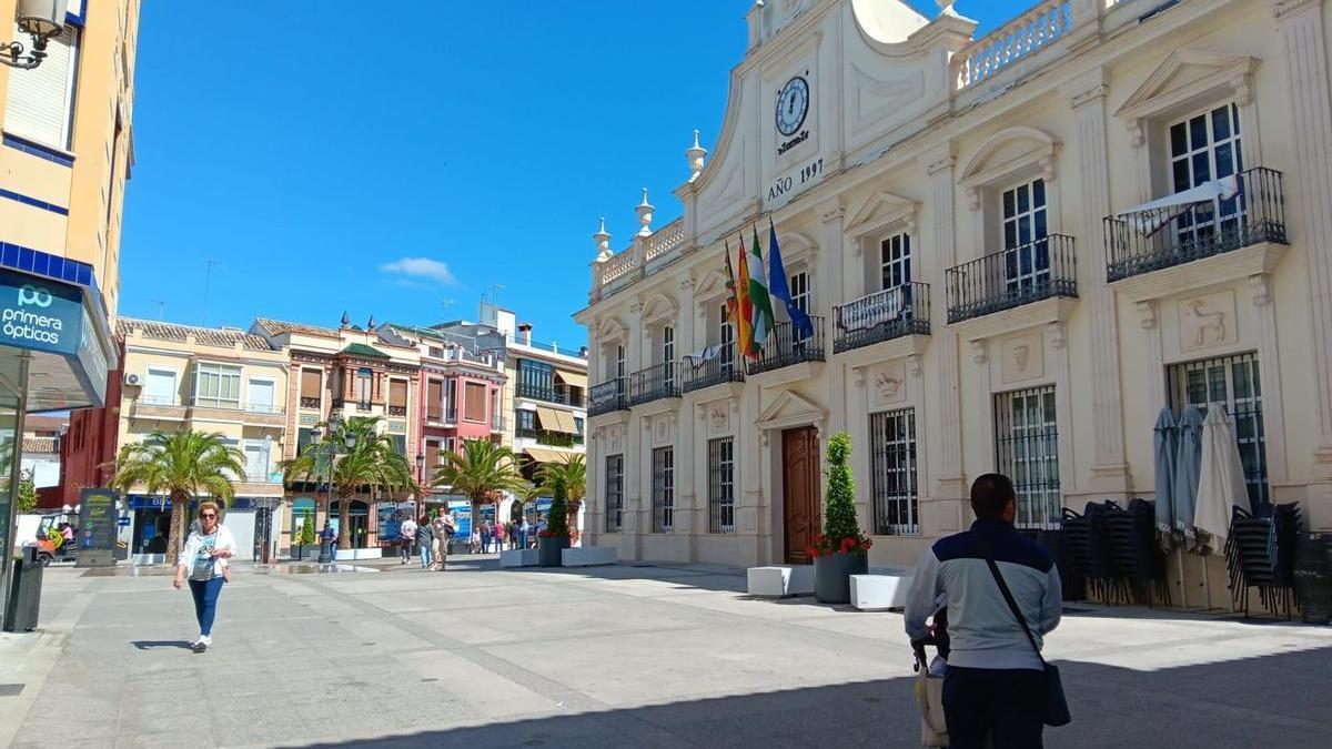 Fachada principal del Ayuntamiento de Cabra.